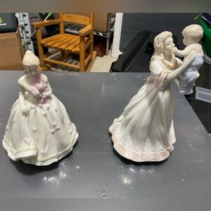 2 porcelain Music dolls  (mother And Child & Flower Lady)